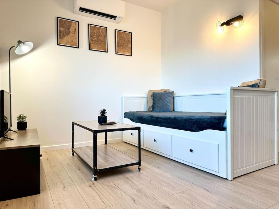 Le Clemenceau - Parking Prive - Fibre & Clim Apartment Mont-de-Marsan Luaran gambar