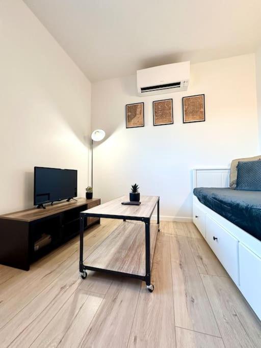 Le Clemenceau - Parking Prive - Fibre & Clim Apartment Mont-de-Marsan Luaran gambar
