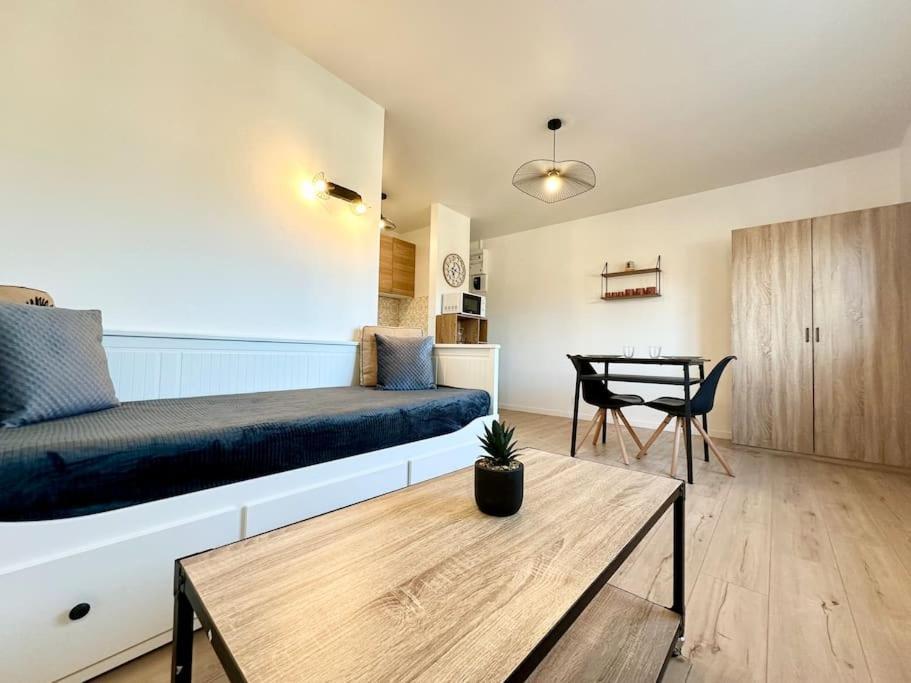 Le Clemenceau - Parking Prive - Fibre & Clim Apartment Mont-de-Marsan Luaran gambar