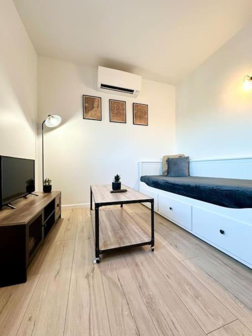 Le Clemenceau - Parking Prive - Fibre & Clim Apartment Mont-de-Marsan Luaran gambar